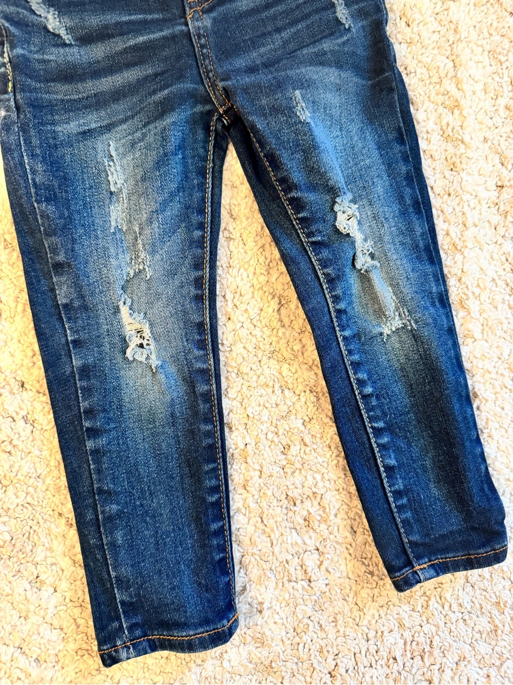 7 for all Mankind toddler girls distressed skinny jeans -size 3T - EUC! Like new - Picture 2 of 5